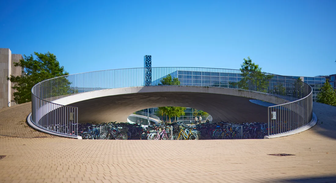 Cykelskur i smuk arkitektur på Søndre Campus